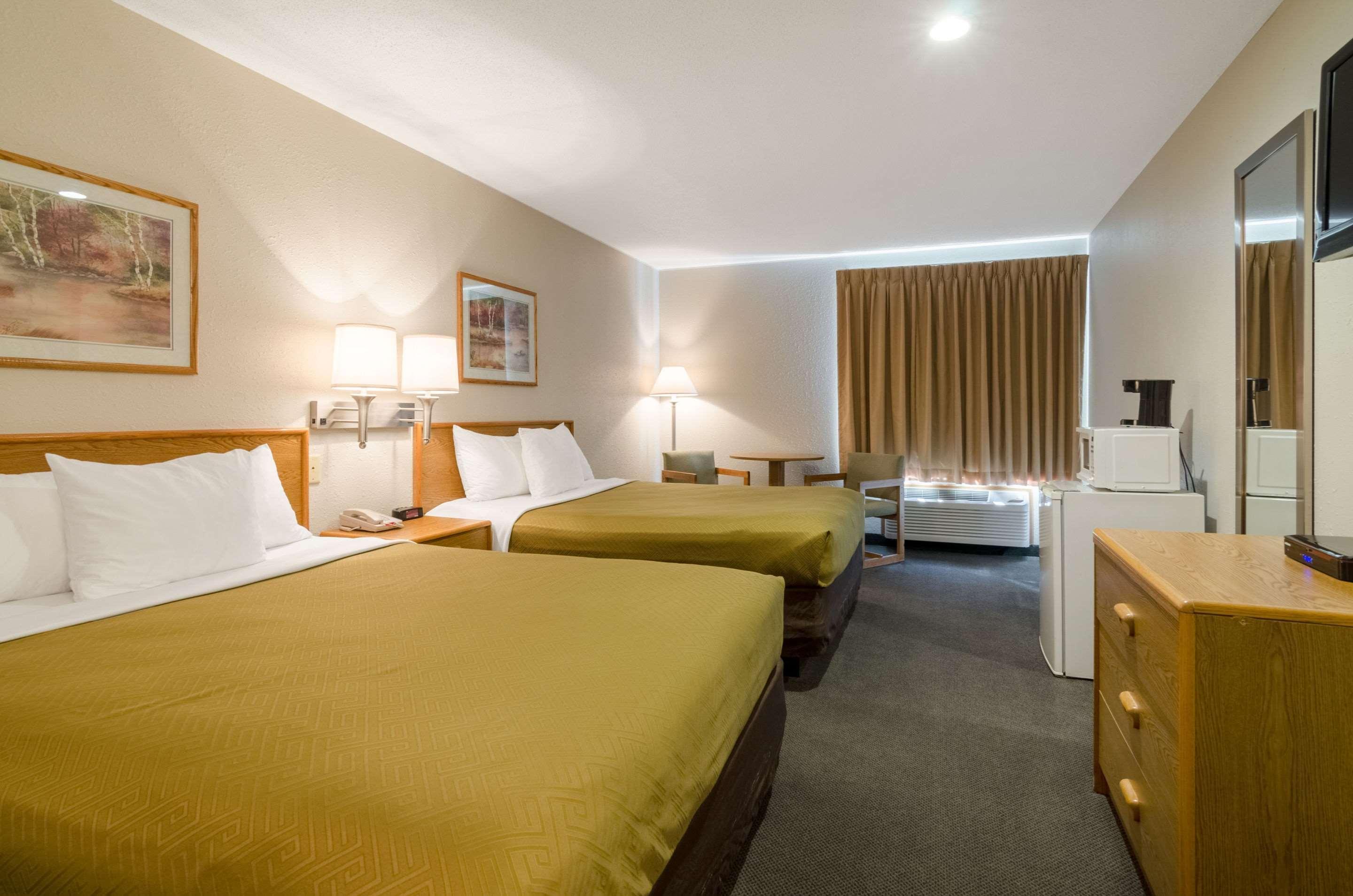 Rodeway Inn Ainsworth Bagian luar foto