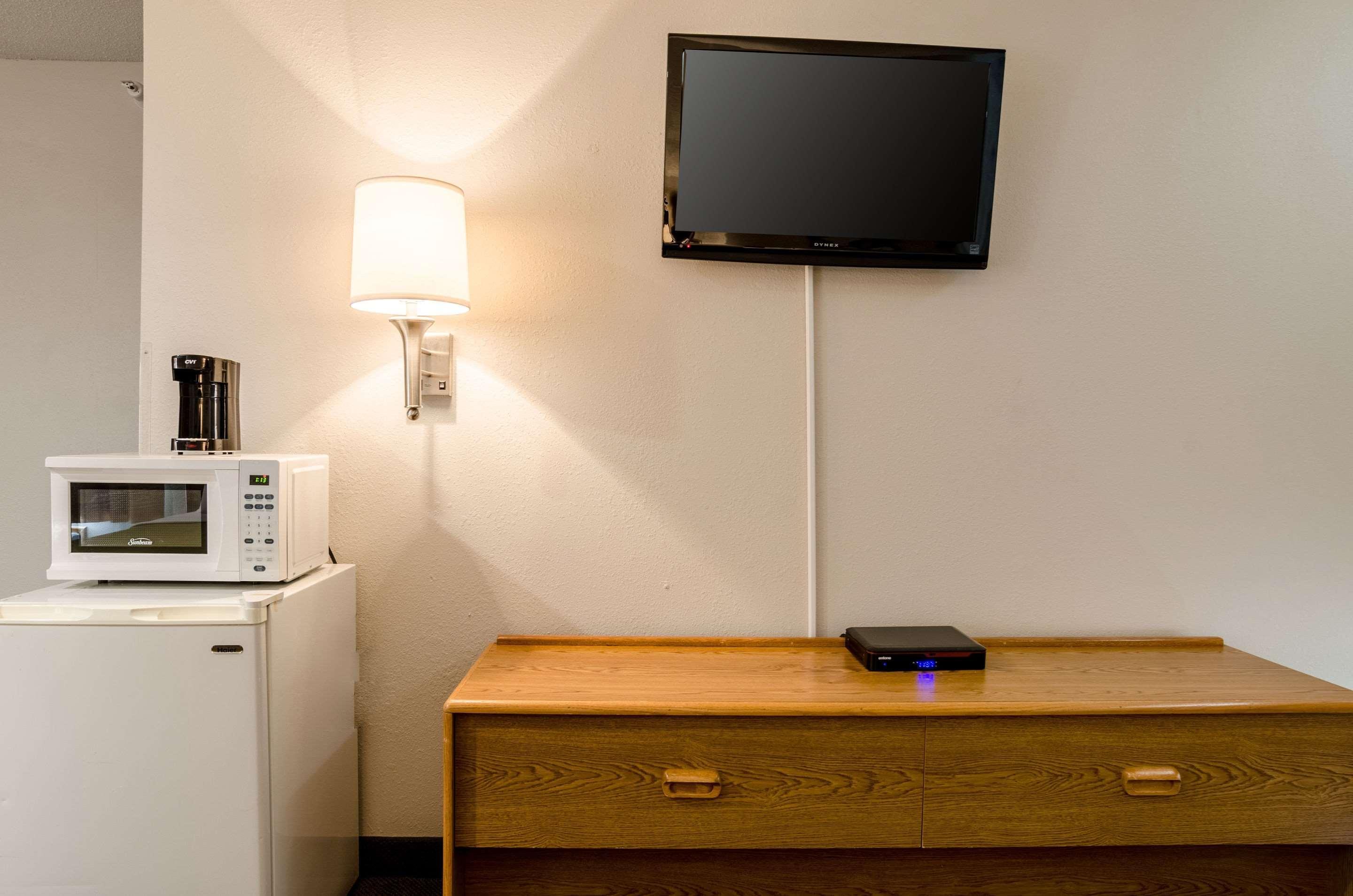 Rodeway Inn Ainsworth Bagian luar foto