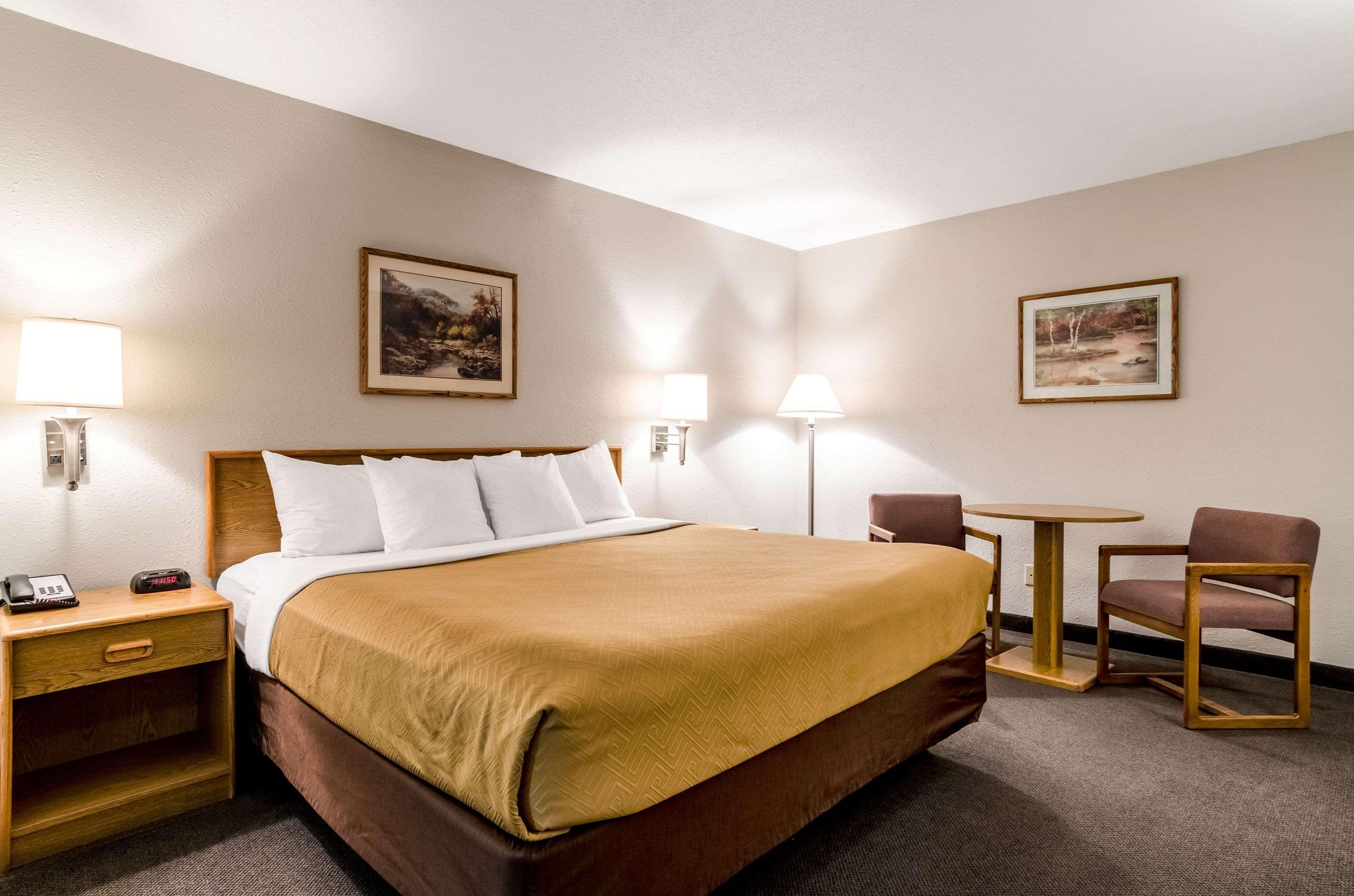 Rodeway Inn Ainsworth Bagian luar foto