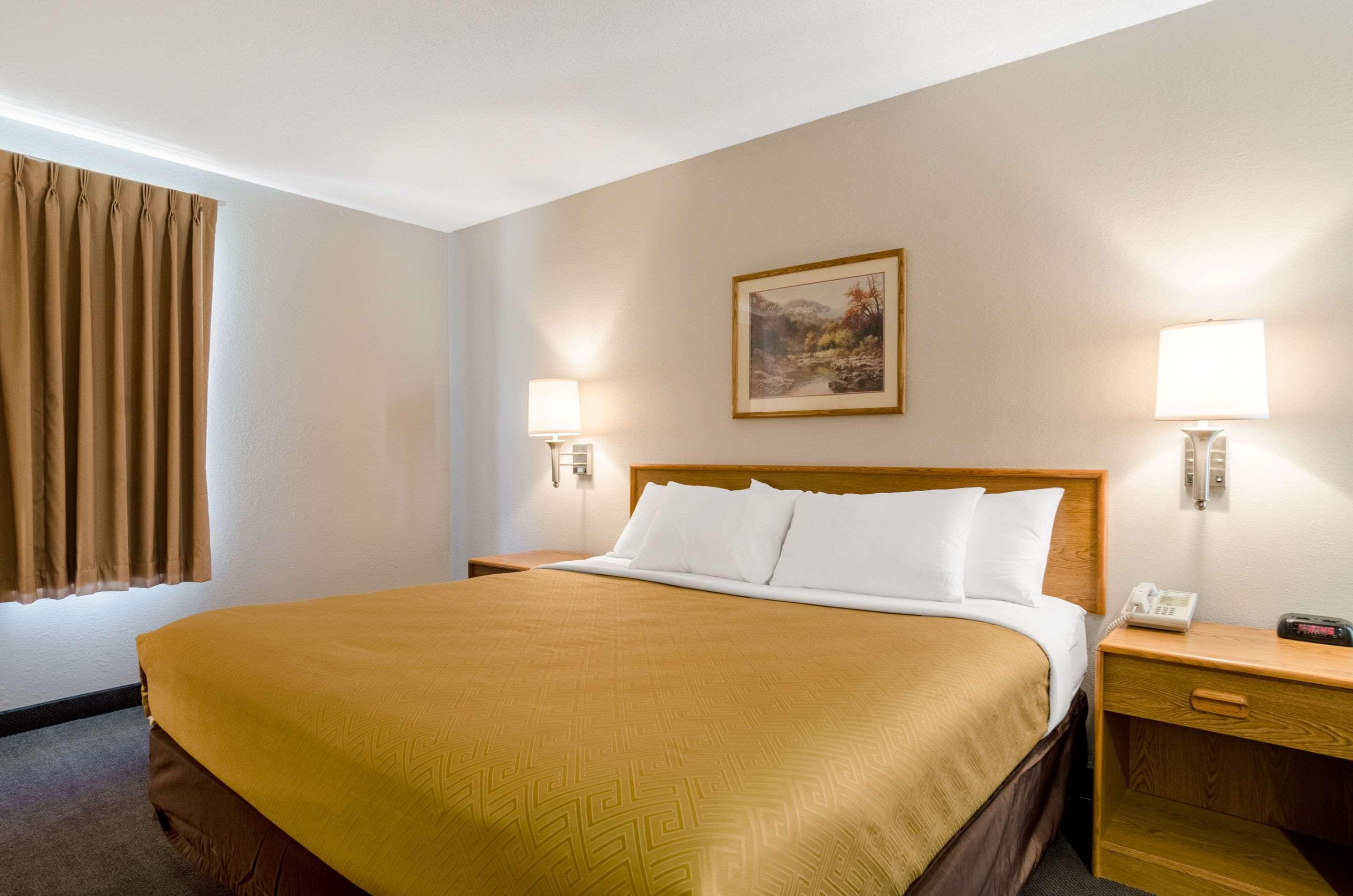 Rodeway Inn Ainsworth Bagian luar foto