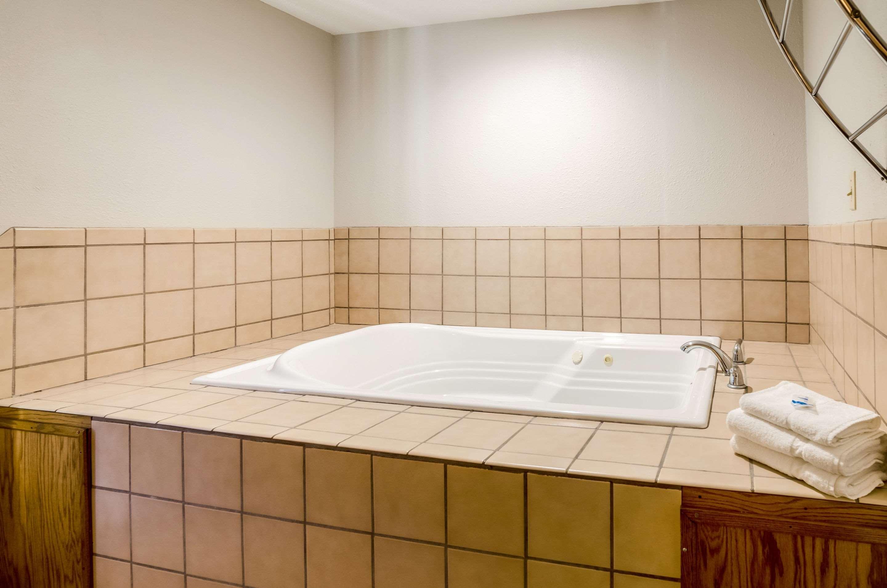 Rodeway Inn Ainsworth Bagian luar foto