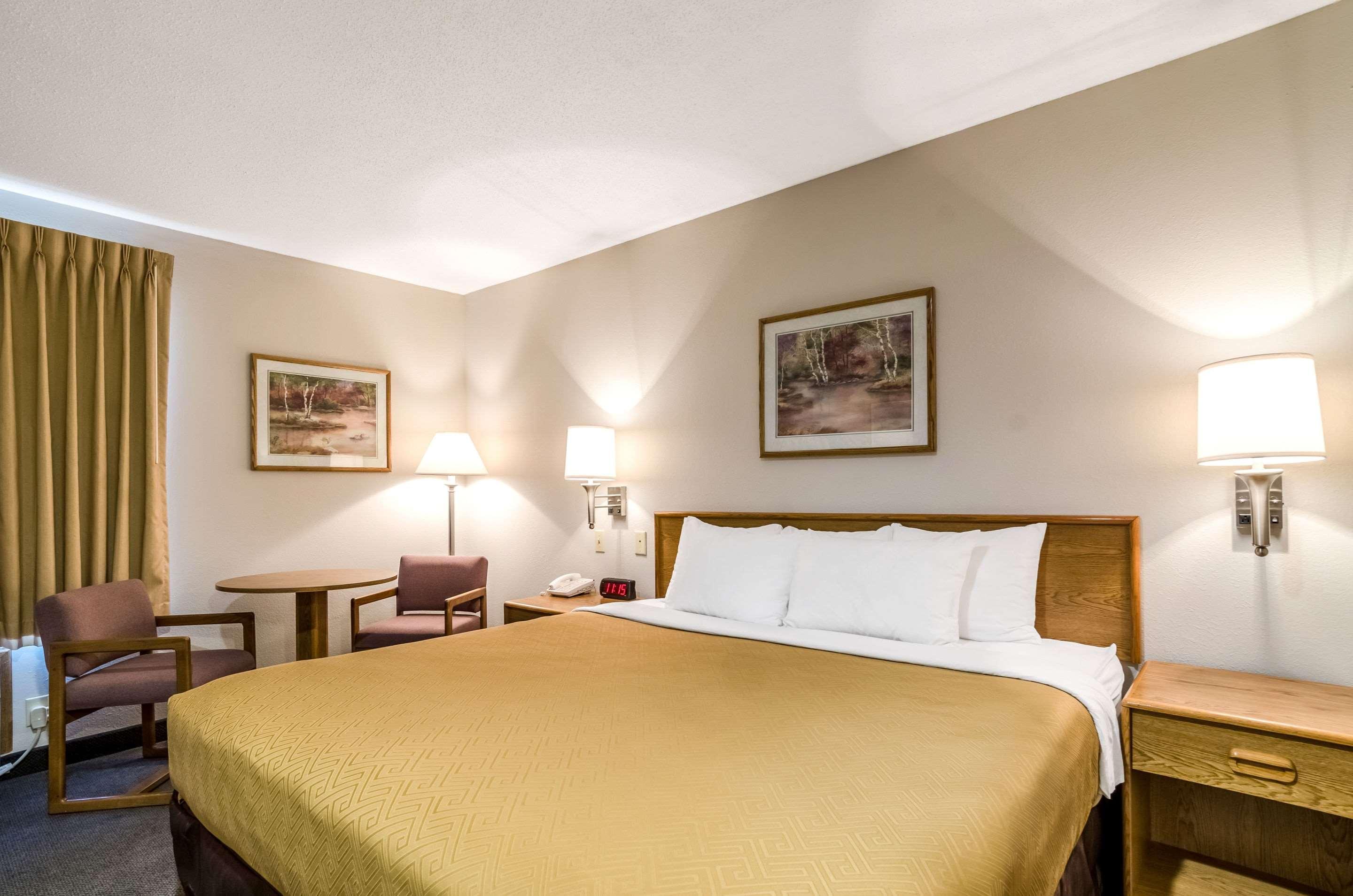 Rodeway Inn Ainsworth Bagian luar foto
