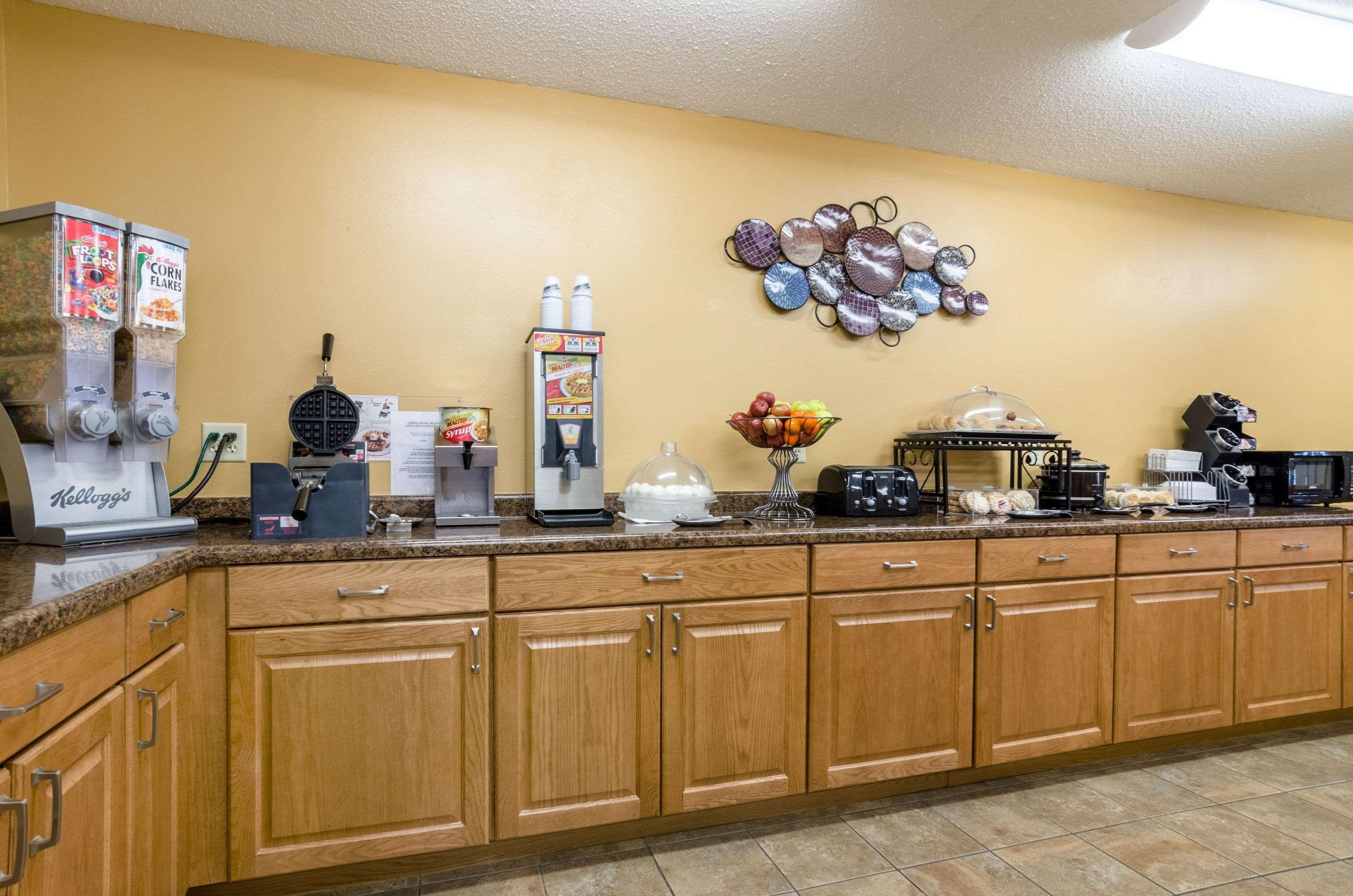 Rodeway Inn Ainsworth Bagian luar foto