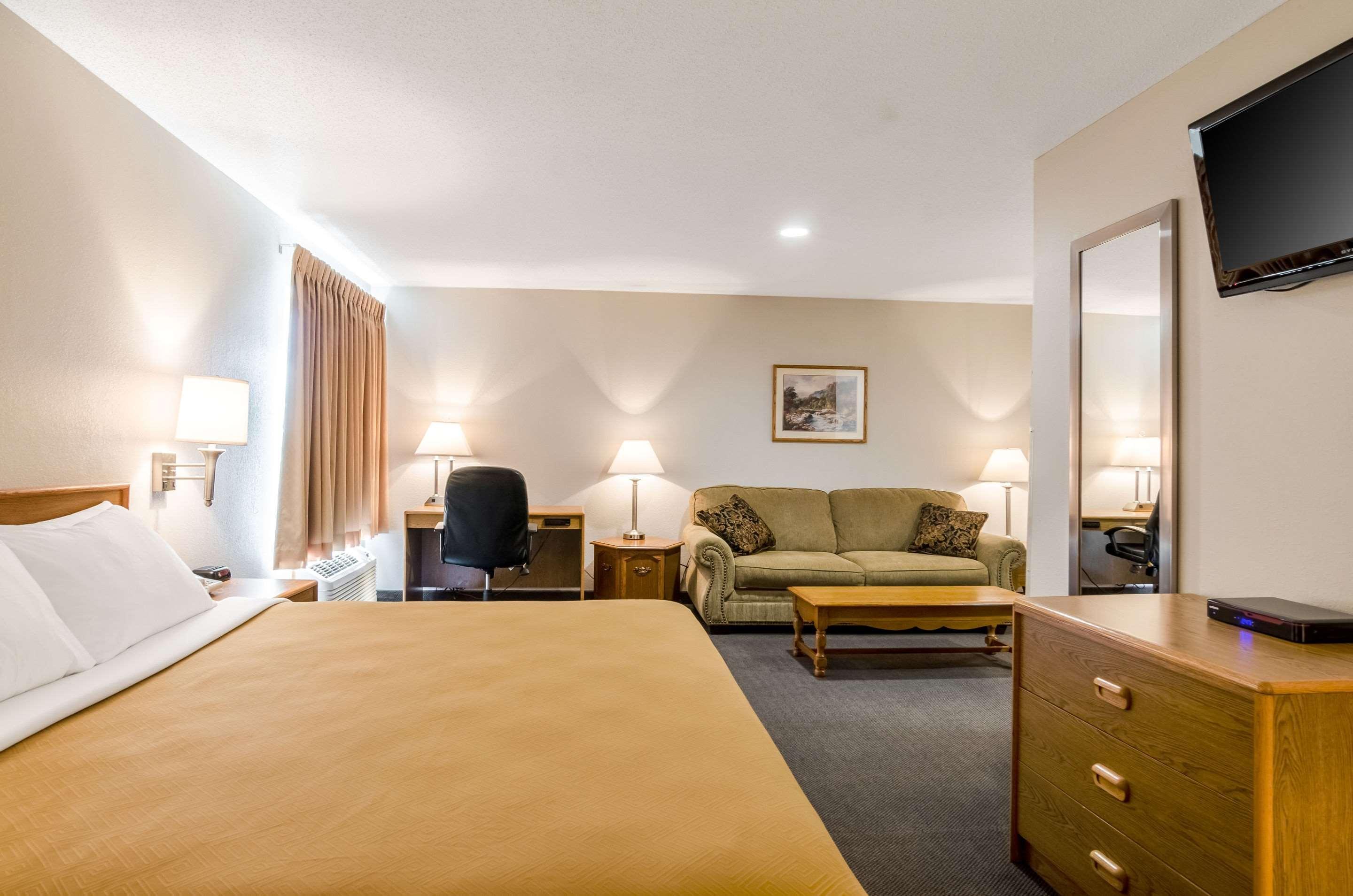 Rodeway Inn Ainsworth Bagian luar foto