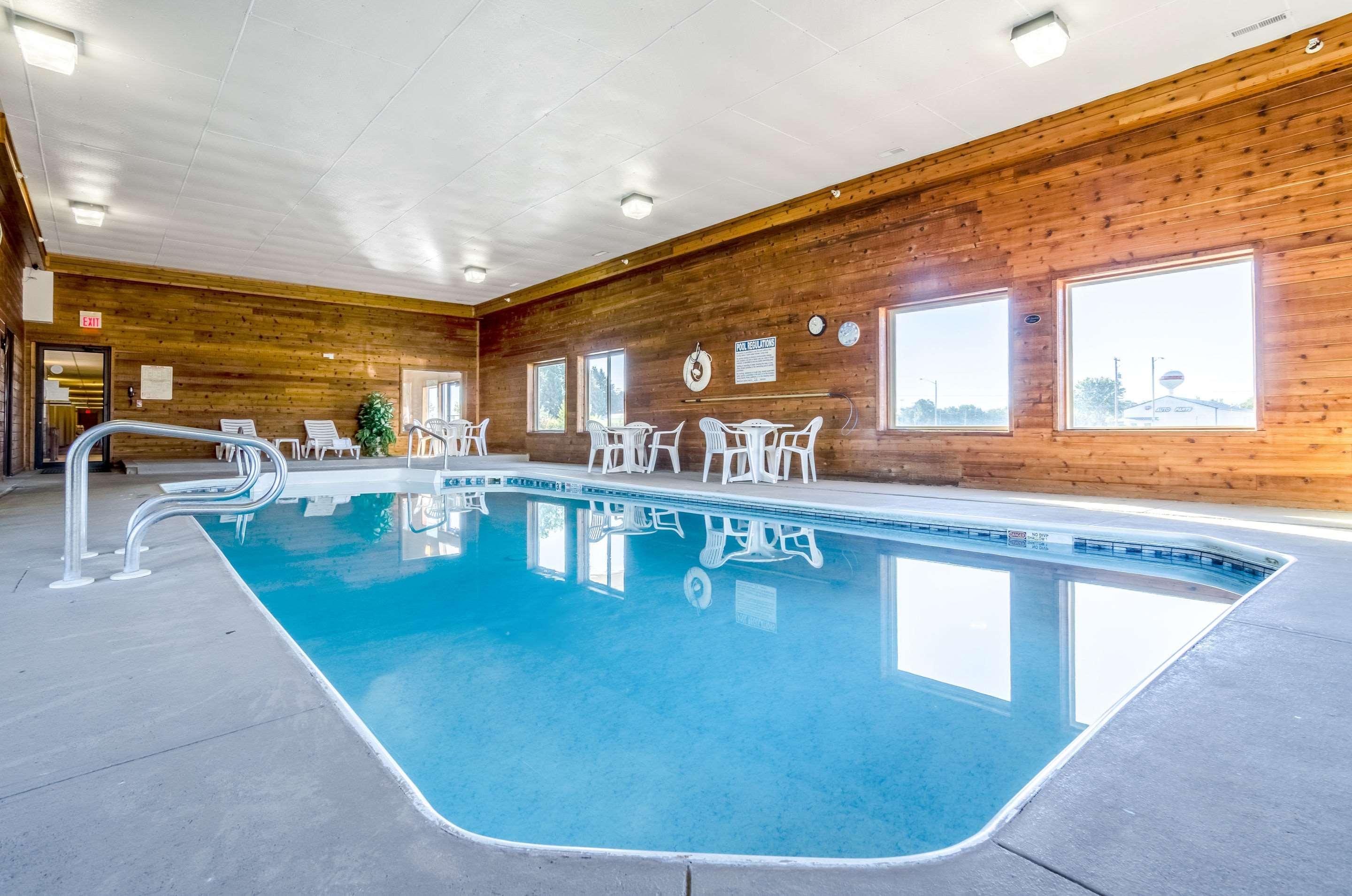 Rodeway Inn Ainsworth Bagian luar foto