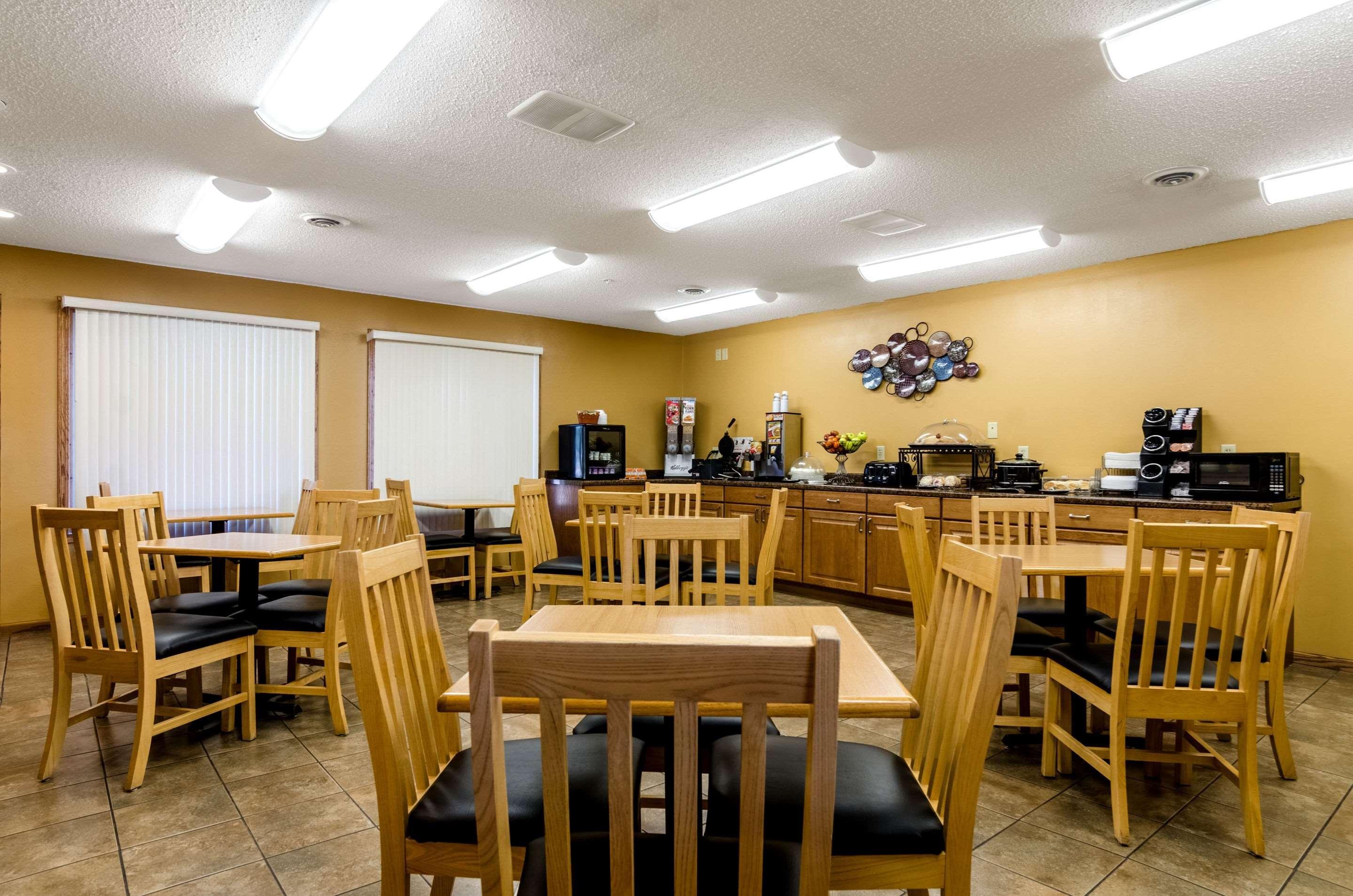 Rodeway Inn Ainsworth Bagian luar foto