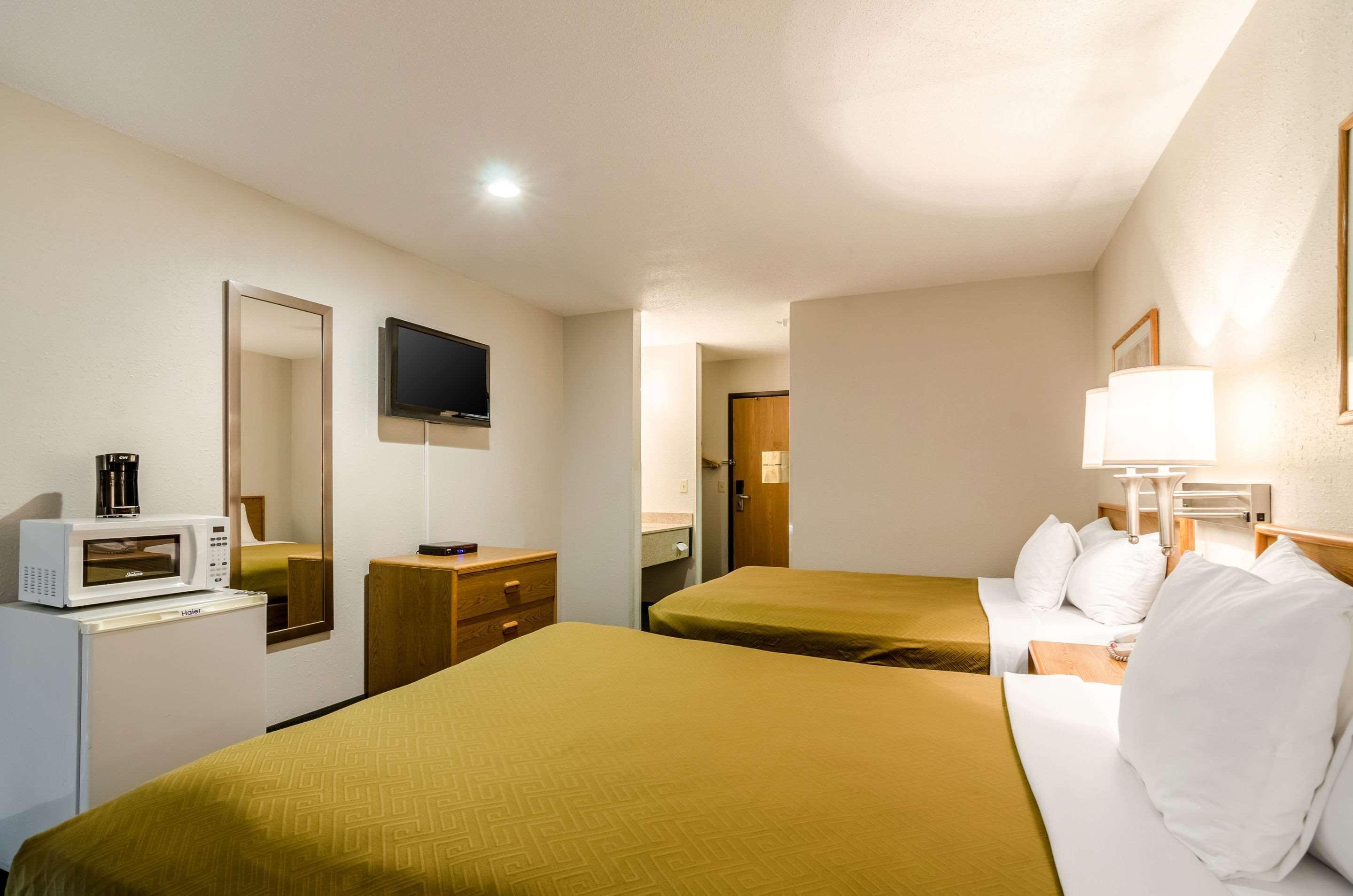 Rodeway Inn Ainsworth Bagian luar foto