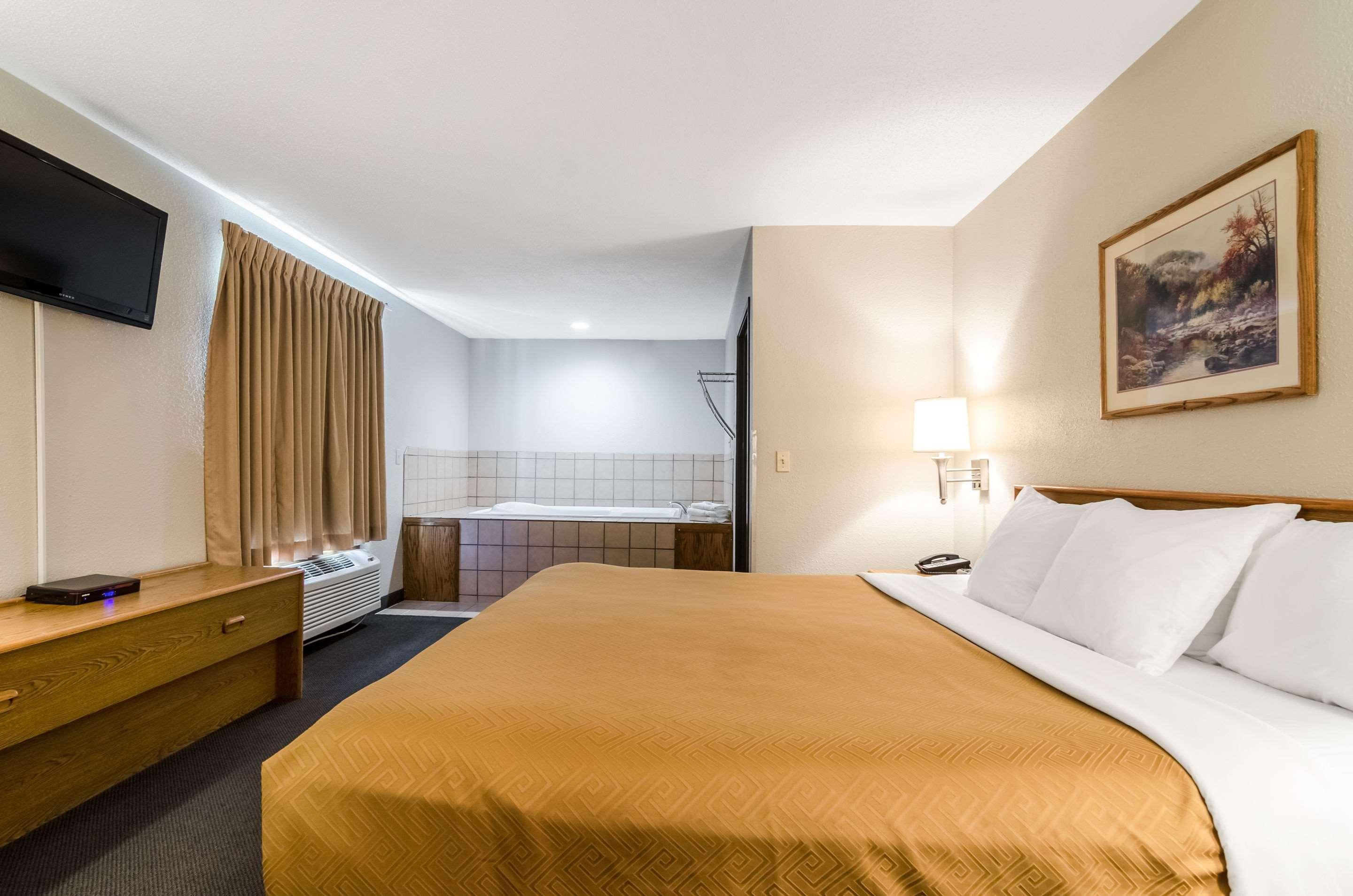 Rodeway Inn Ainsworth Bagian luar foto