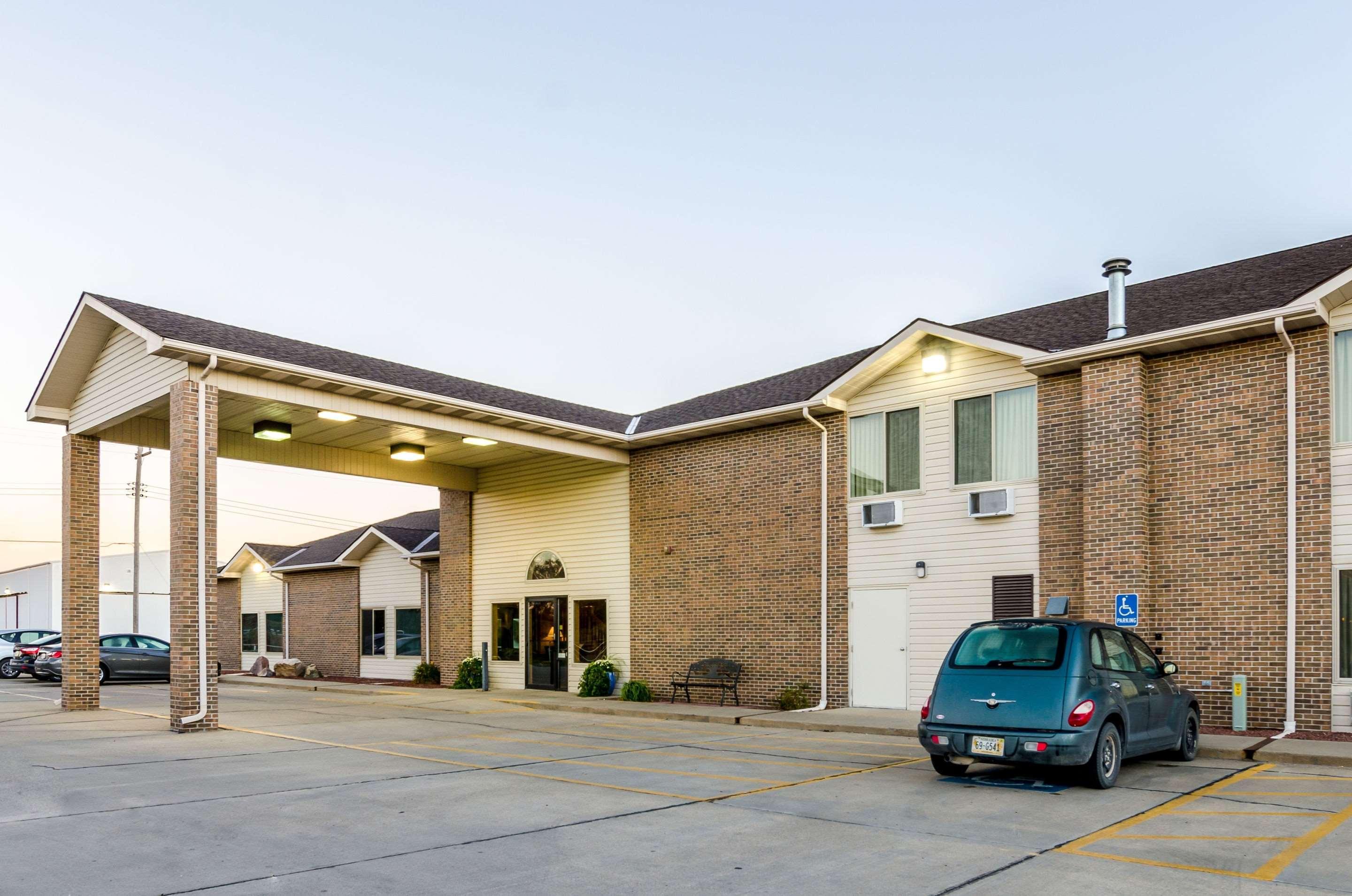 Rodeway Inn Ainsworth Bagian luar foto