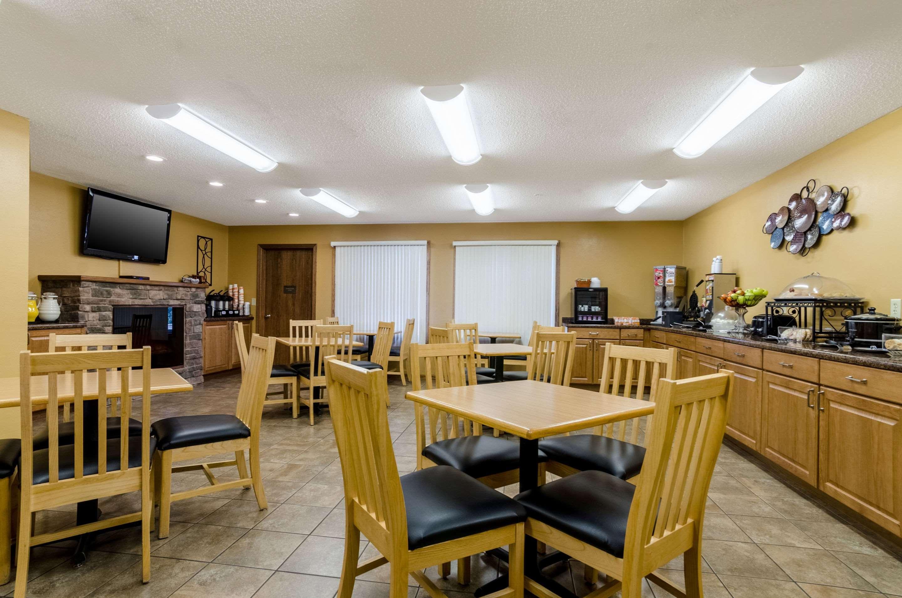 Rodeway Inn Ainsworth Bagian luar foto