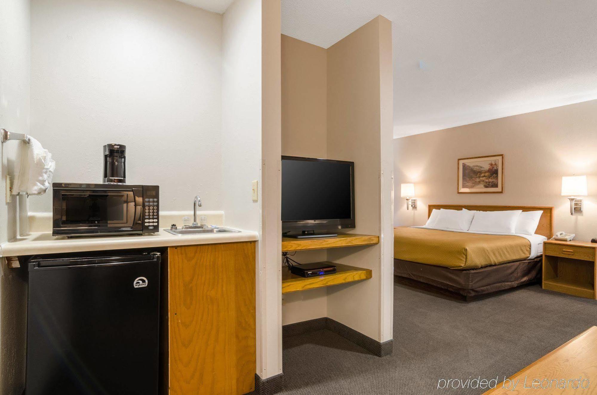 Rodeway Inn Ainsworth Bagian luar foto